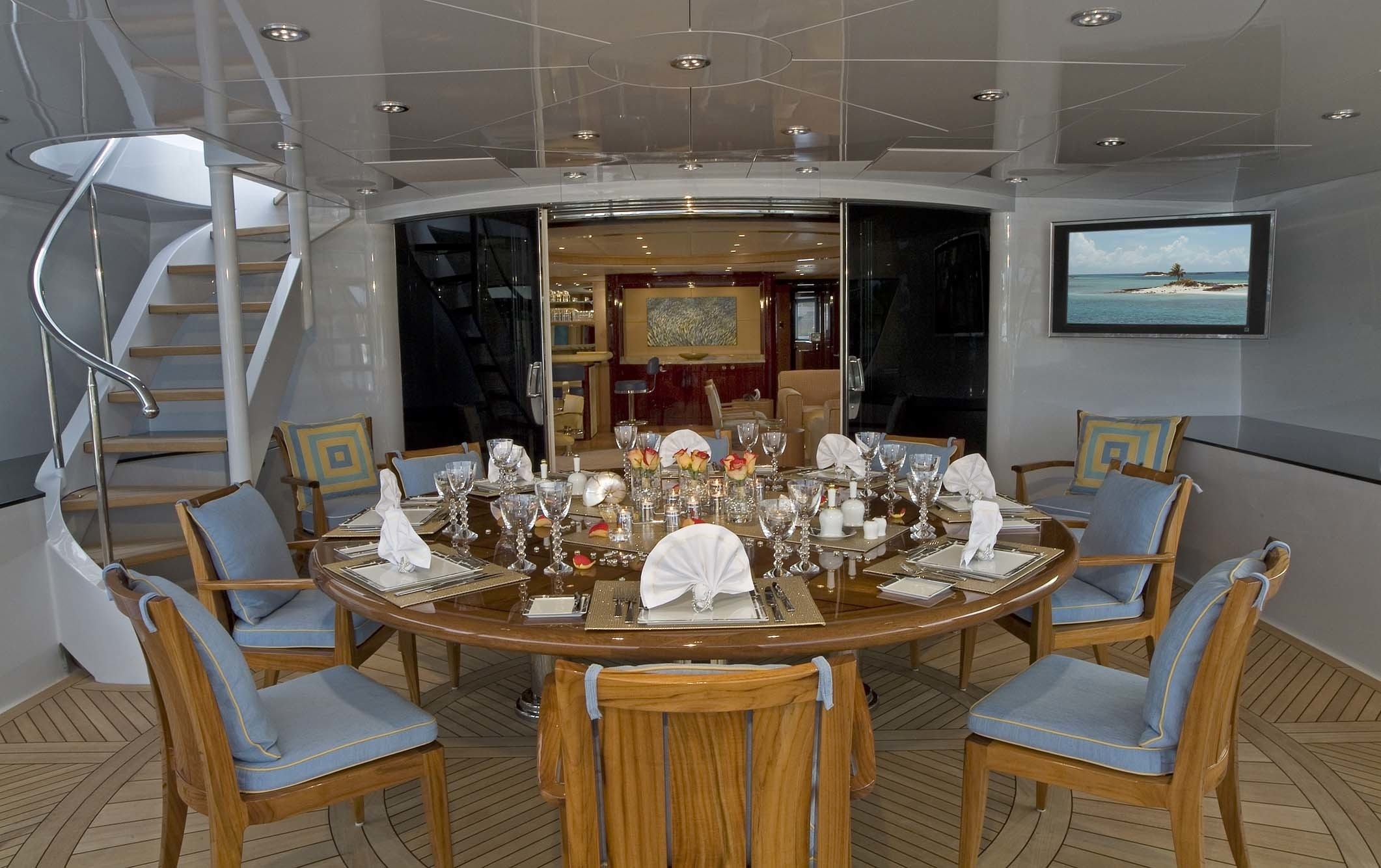 reef chief yacht inside